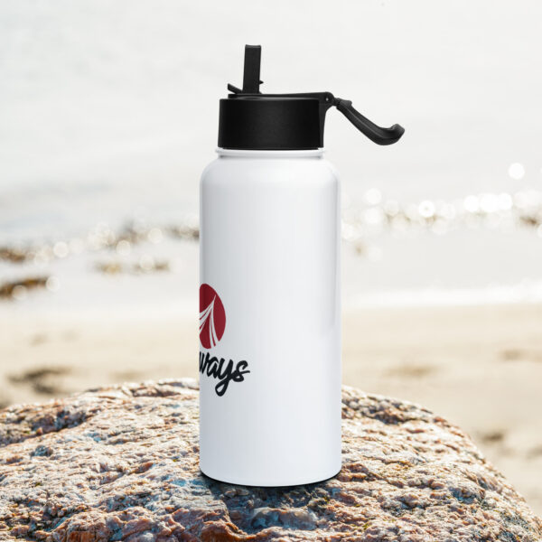 Stainless steel water bottle with a straw lid - Image 3