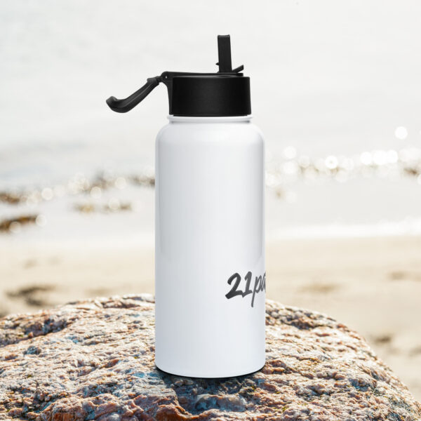Stainless steel water bottle with a straw lid - Image 2